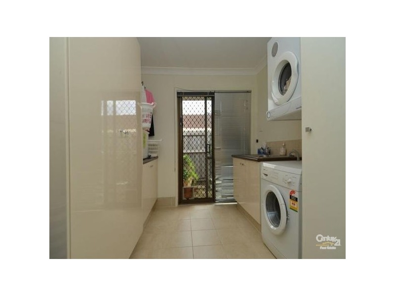18 De Haviland Ave, Benowa QLD 4217