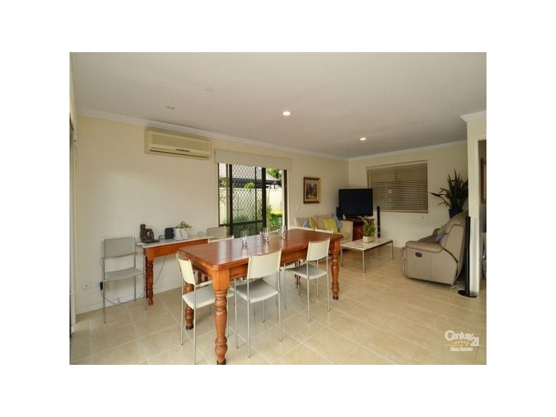 18 De Haviland Ave, Benowa QLD 4217