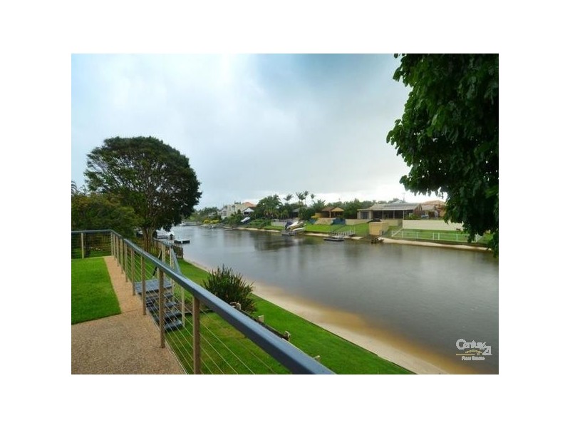 18 De Haviland Ave, Benowa QLD 4217