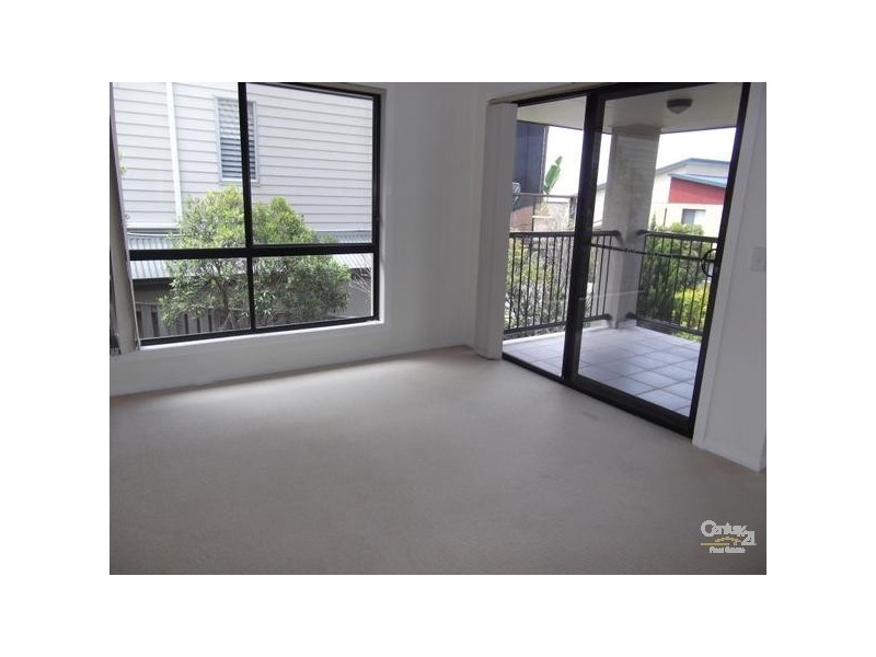 6 Mapleton Circuit, Robina QLD 4226