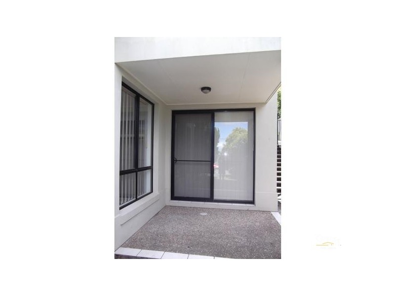 6 Mapleton Circuit, Robina QLD 4226