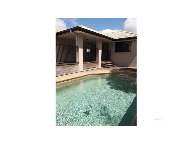 6 Mapleton Circuit, Robina QLD 4226