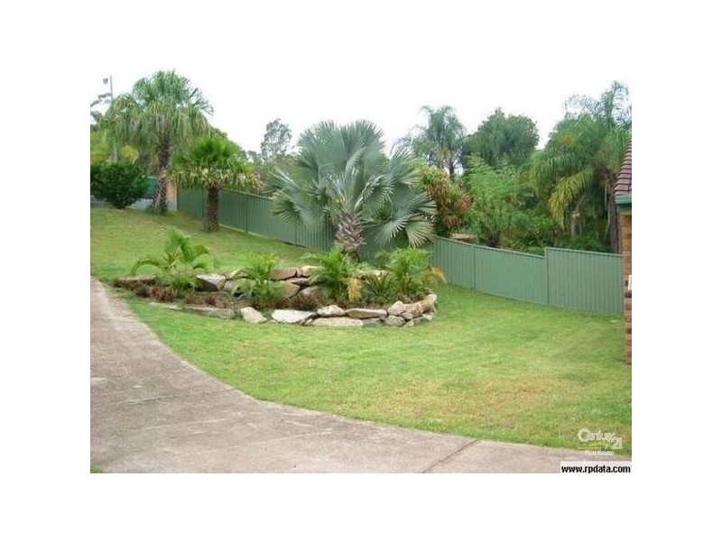 33 Kenneth Drive, Highland Park QLD 4211