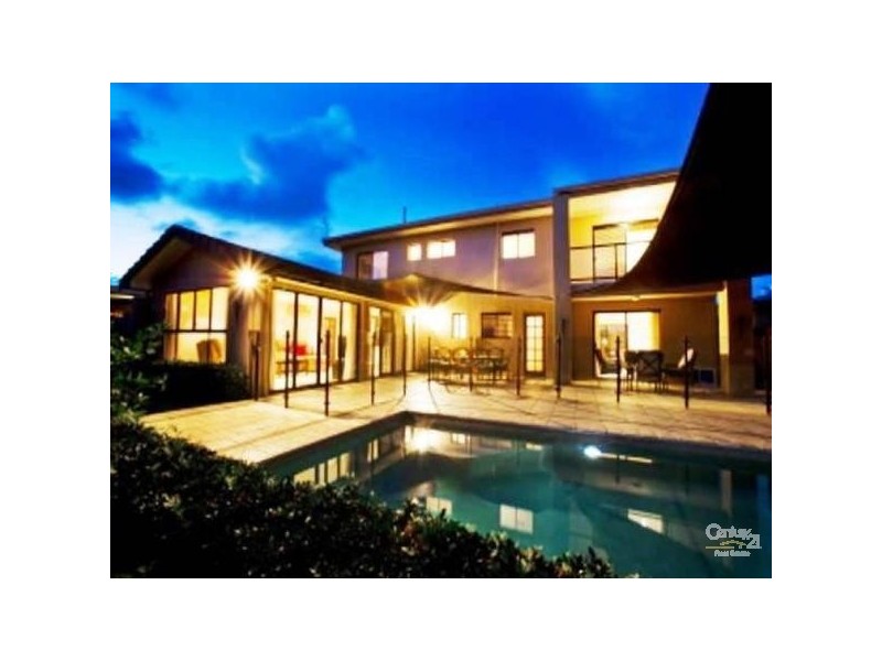 4 Mexicali Court, Broadbeach Waters QLD 4218