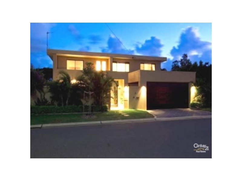 4 Mexicali Court, Broadbeach Waters QLD 4218