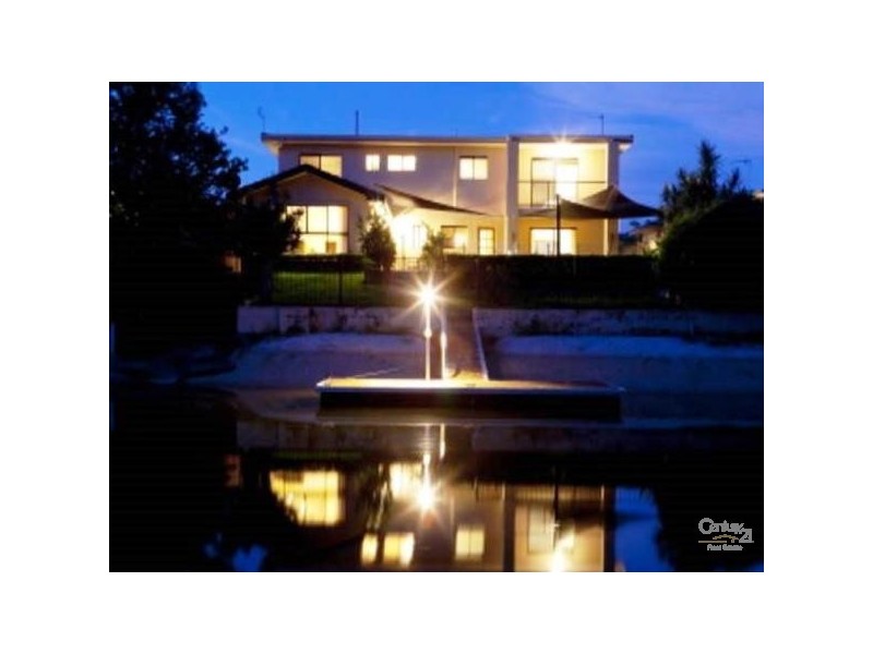 4 Mexicali Court, Broadbeach Waters QLD 4218