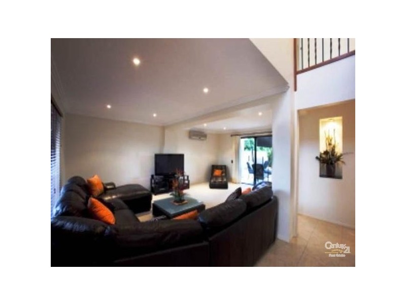 4 Mexicali Court, Broadbeach Waters QLD 4218