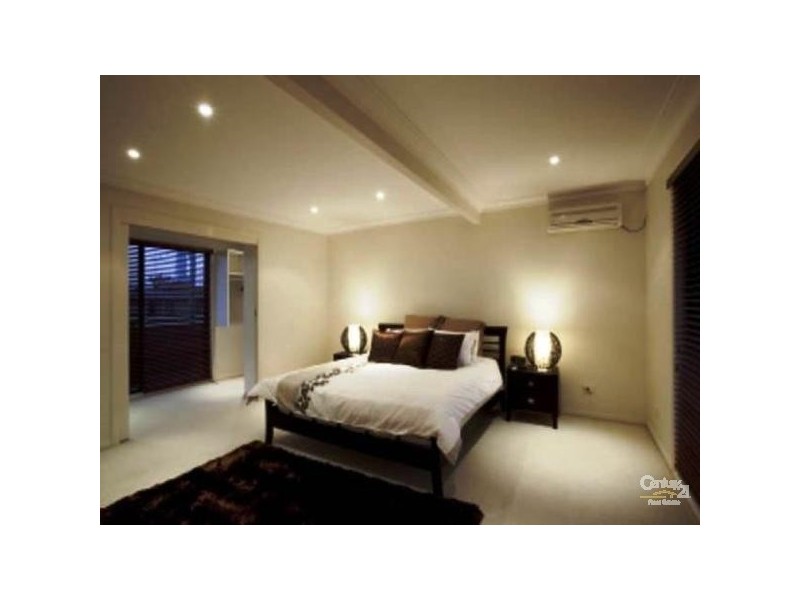 4 Mexicali Court, Broadbeach Waters QLD 4218