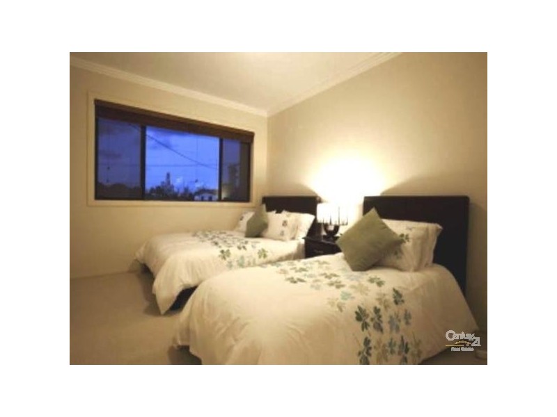 4 Mexicali Court, Broadbeach Waters QLD 4218