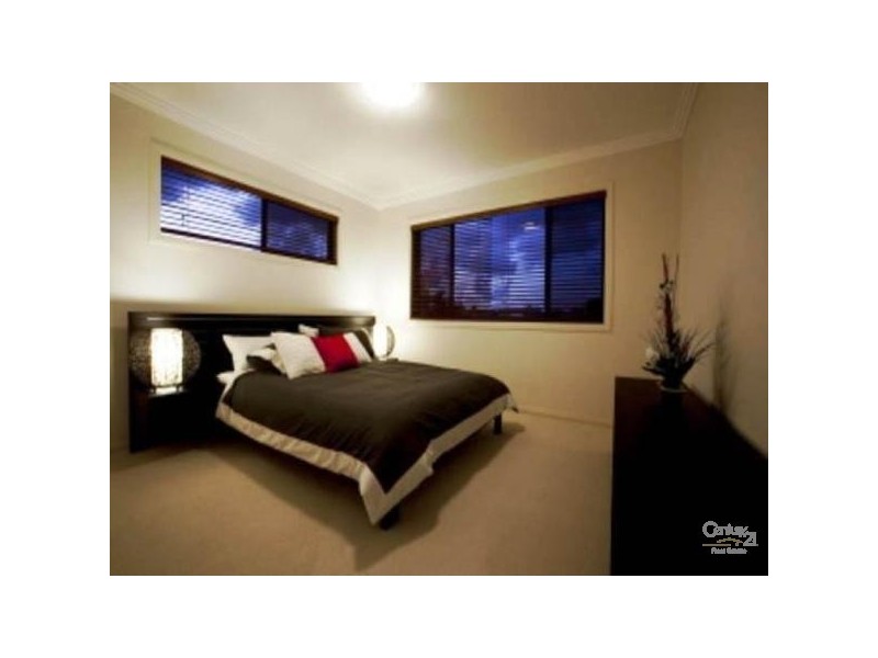 4 Mexicali Court, Broadbeach Waters QLD 4218