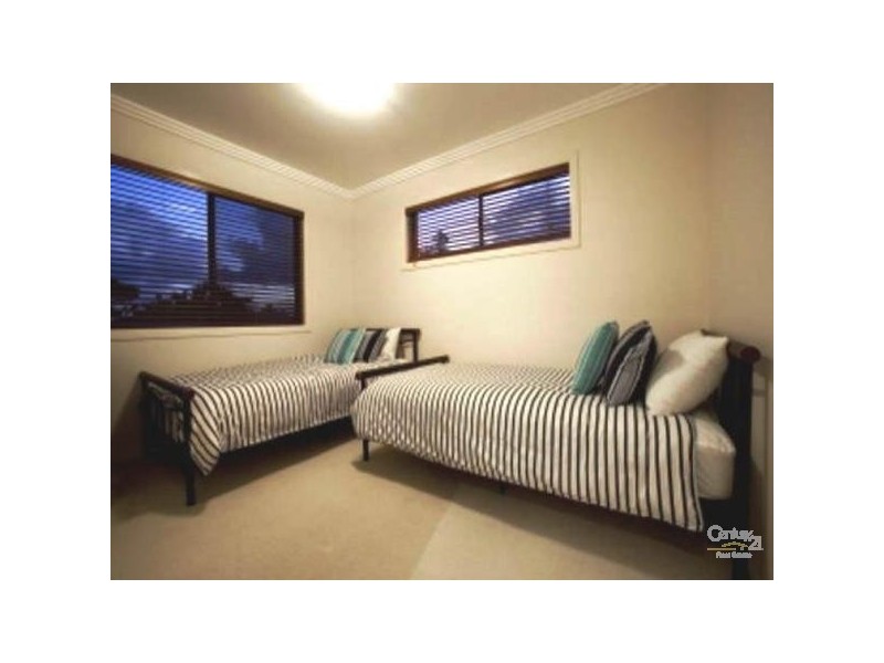 4 Mexicali Court, Broadbeach Waters QLD 4218
