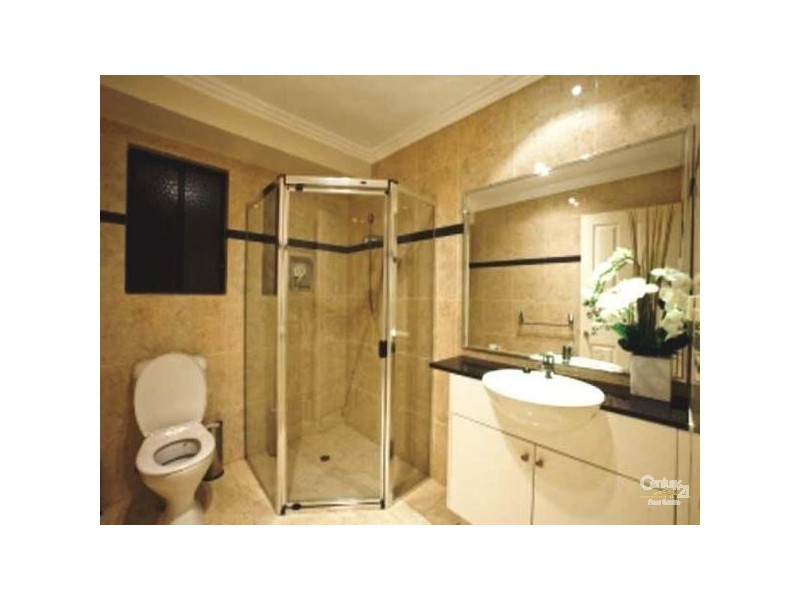 4 Mexicali Court, Broadbeach Waters QLD 4218