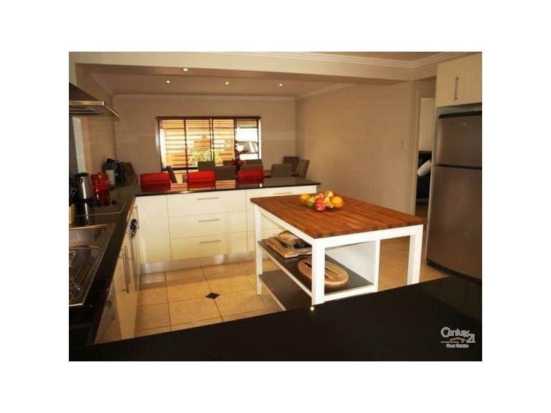 4 Mexicali Court, Broadbeach Waters QLD 4218