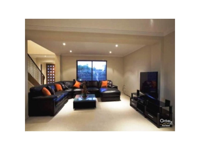 4 Mexicali Court, Broadbeach Waters QLD 4218