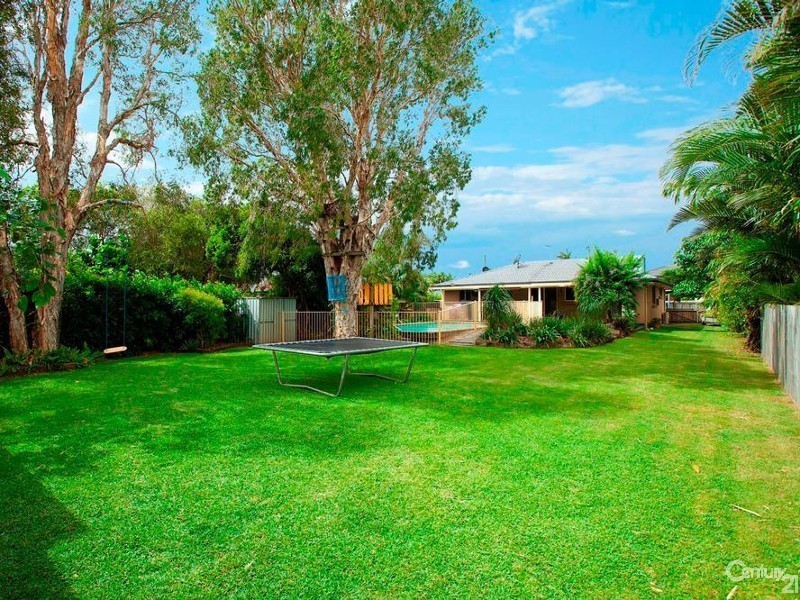 16 Alec Avenue, Mermaid Waters QLD 4218