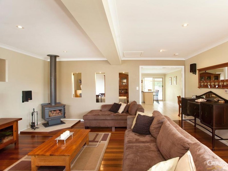 16 Alec Avenue, Mermaid Waters QLD 4218