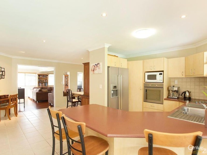 16 Alec Avenue, Mermaid Waters QLD 4218