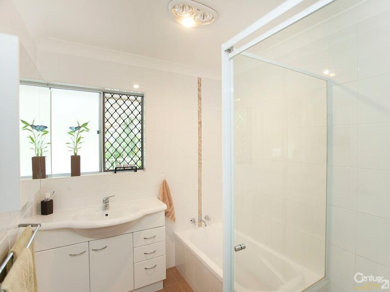 16 Alec Avenue, Mermaid Waters QLD 4218