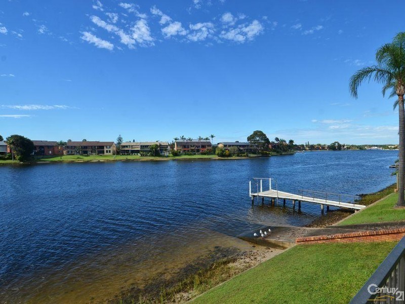 46 Sailaway Street, Mermaid Waters QLD 4218