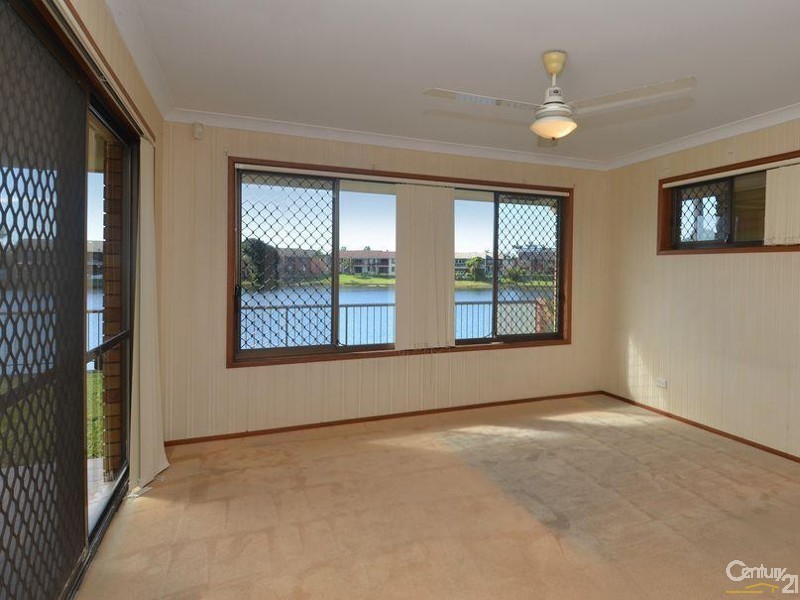 46 Sailaway Street, Mermaid Waters QLD 4218