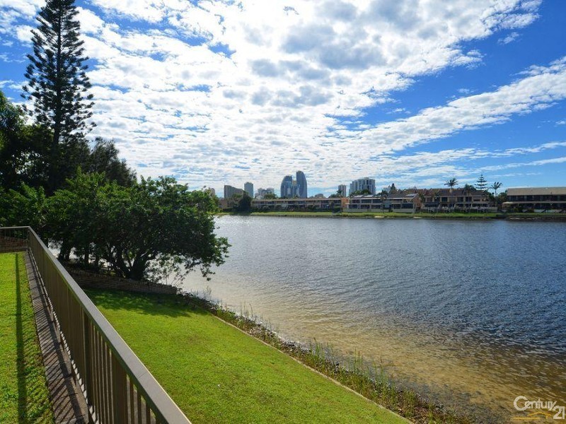 46 Sailaway Street, Mermaid Waters QLD 4218