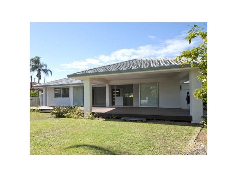40 Alec Ave, Mermaid Waters QLD 4218