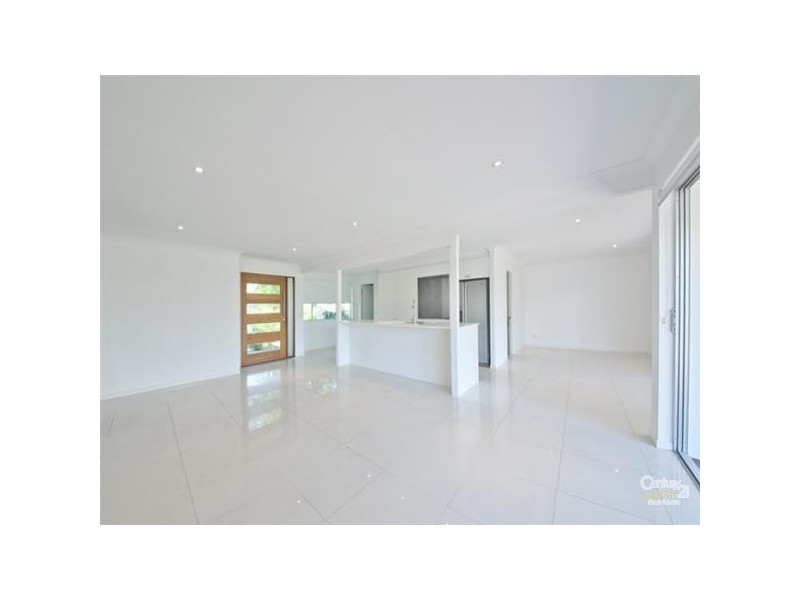 40 Alec Ave, Mermaid Waters QLD 4218