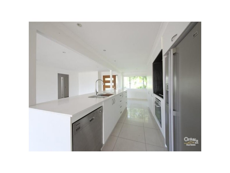 40 Alec Ave, Mermaid Waters QLD 4218