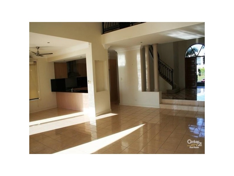 121 Edinburgh Road, Benowa QLD 4217