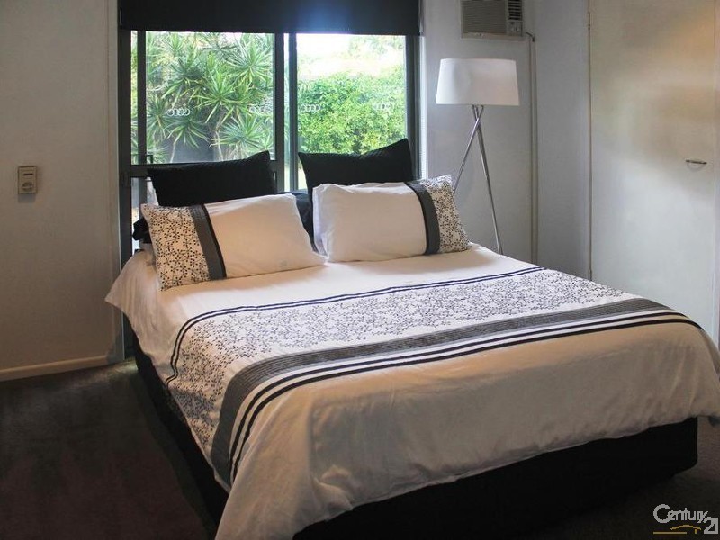 132 Markeri Street, Mermaid Waters QLD 4218