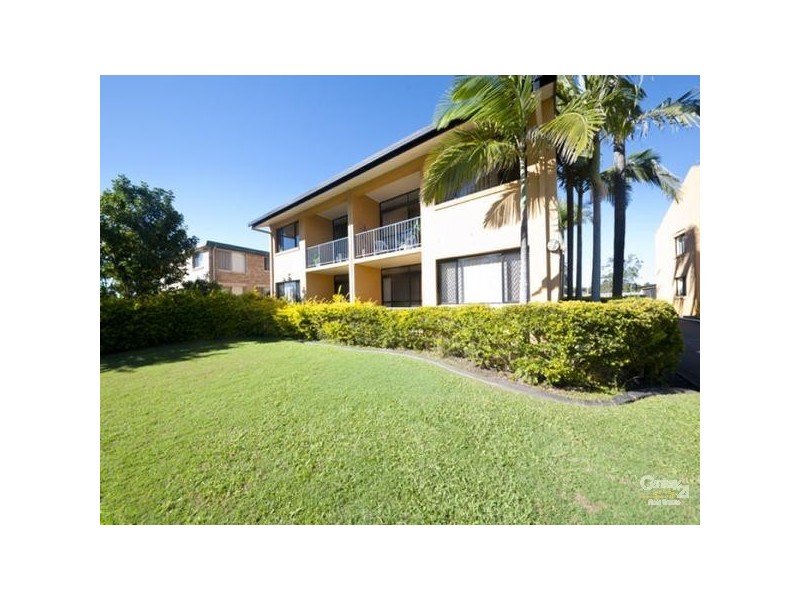 4/4 Oceanic Drive, Mermaid Waters QLD 4218