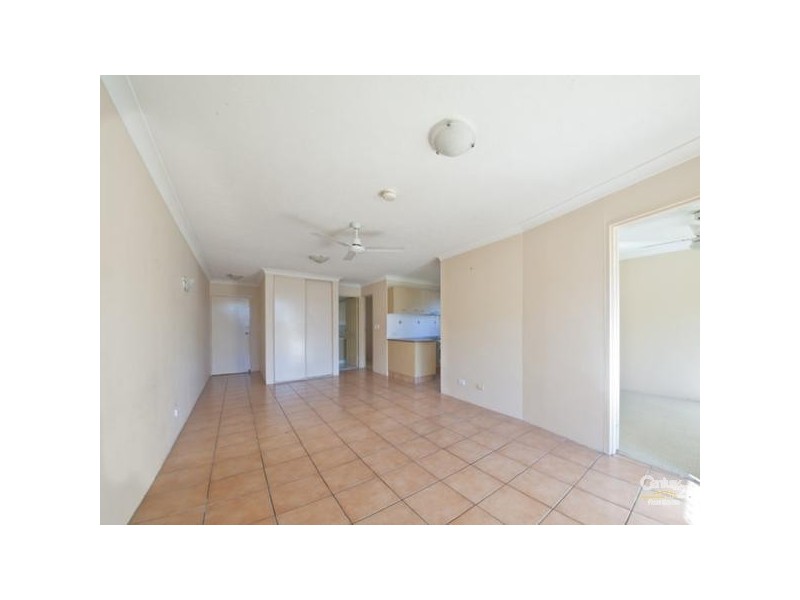 4/4 Oceanic Drive, Mermaid Waters QLD 4218