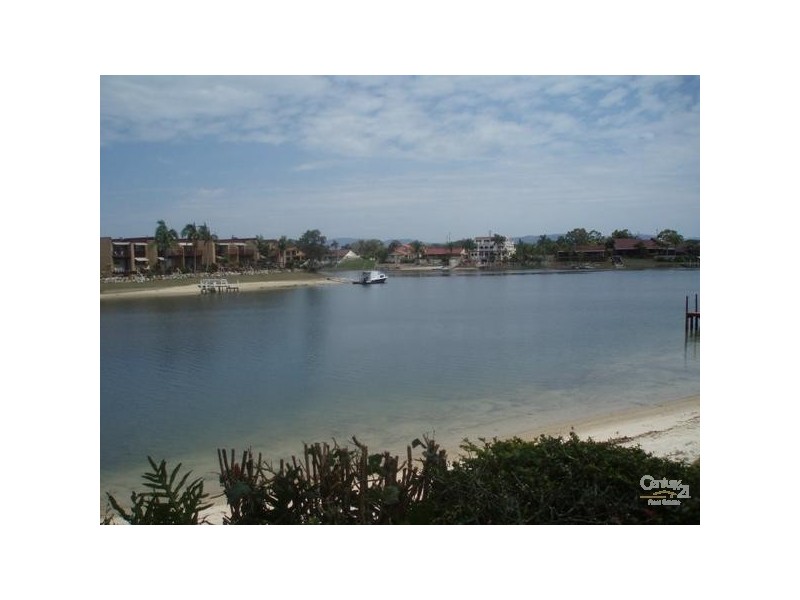 8/18 Sunshine Blvd, Broadbeach Waters QLD 4218