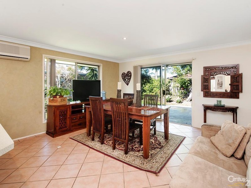 5 Sonama Court, Burleigh Waters QLD 4220