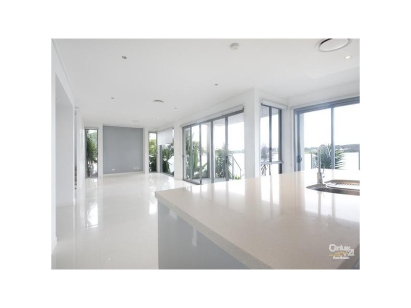 1B Washington Court, Varsity Lakes QLD 4227