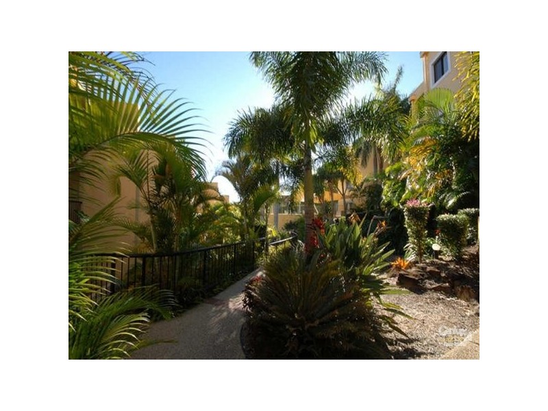 B8 Magic Mountain Resort, Miami QLD 4220