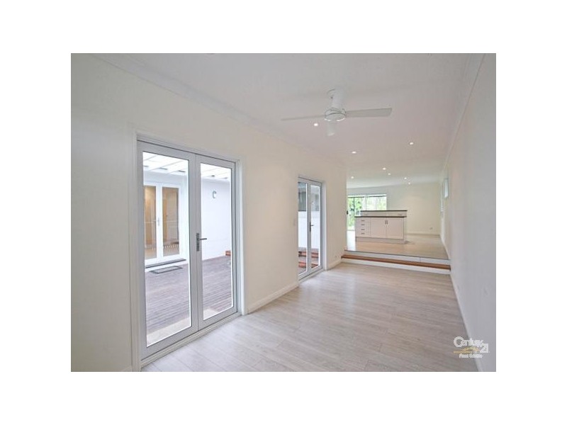 42 Alec Avenue, Mermaid Waters QLD 4218