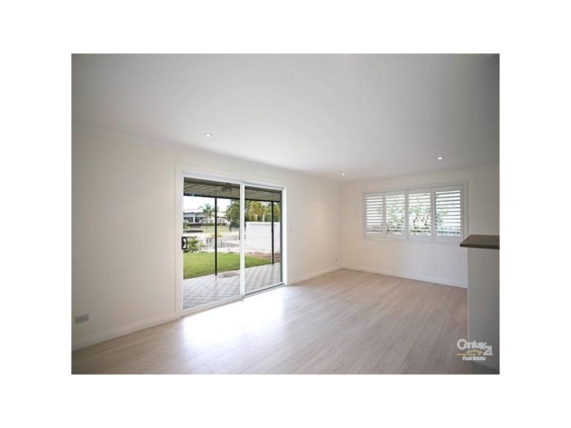 42 Alec Avenue, Mermaid Waters QLD 4218