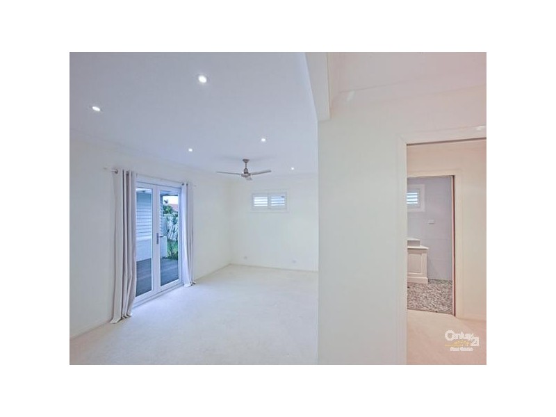 42 Alec Avenue, Mermaid Waters QLD 4218