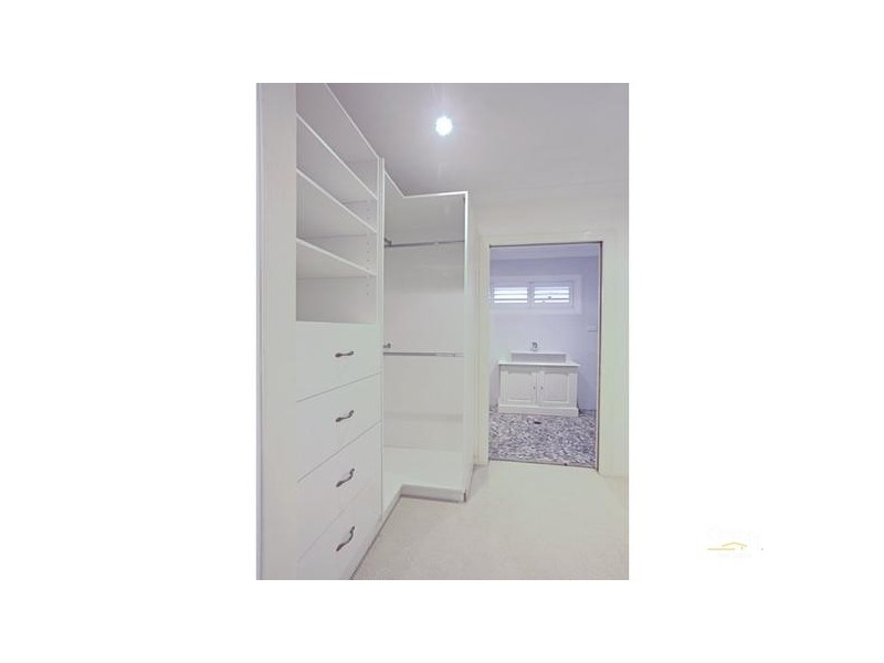 42 Alec Avenue, Mermaid Waters QLD 4218