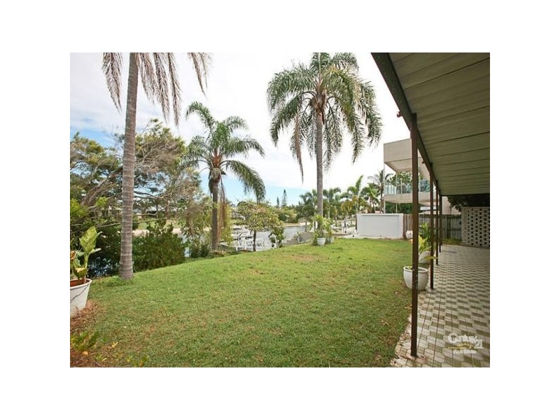 42 Alec Avenue, Mermaid Waters QLD 4218