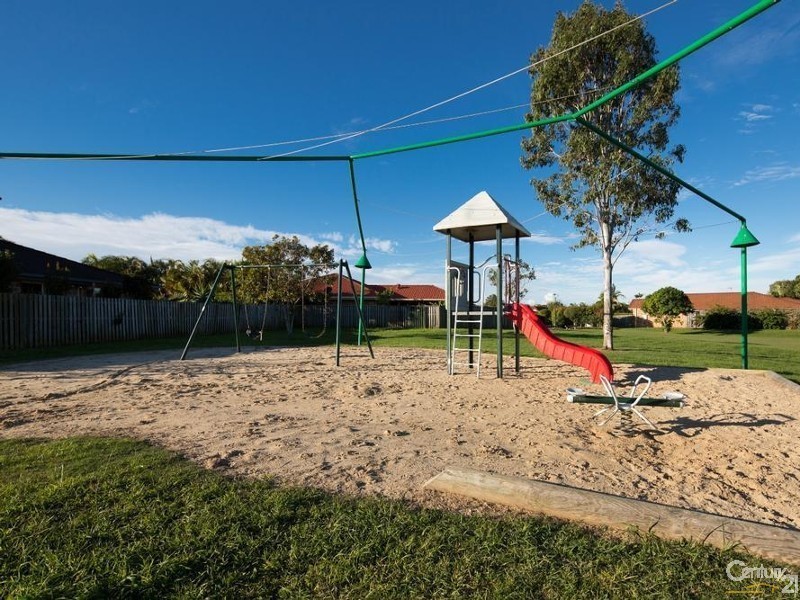 4 Barbie Avenue, Varsity Lakes QLD 4227