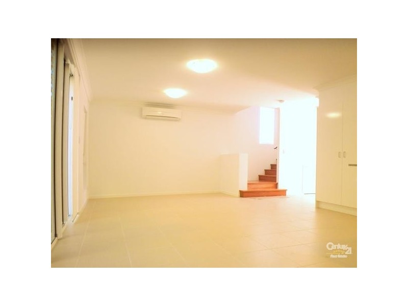 3/68 Eugaree Street, Southport QLD 4215