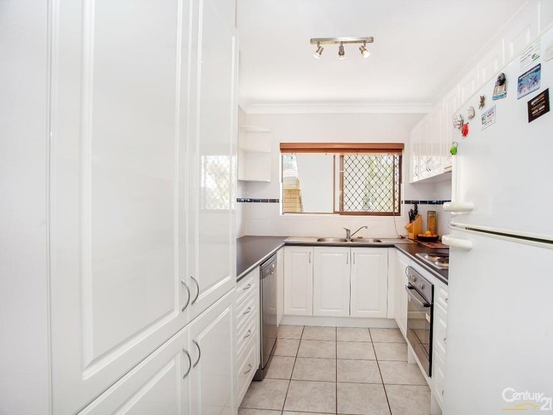 2/17 Sonia Street, Mermaid Waters QLD 4218