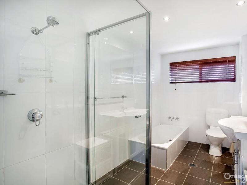 2/17 Sonia Street, Mermaid Waters QLD 4218