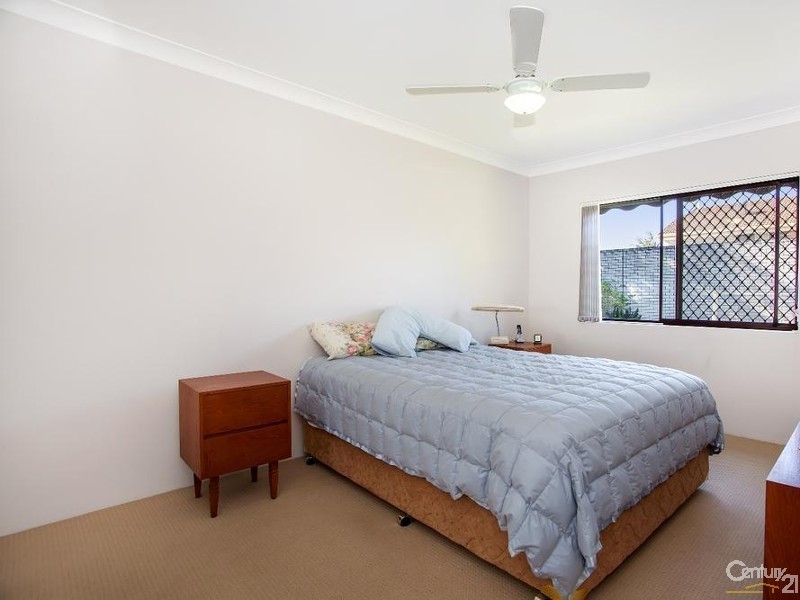 2/17 Sonia Street, Mermaid Waters QLD 4218