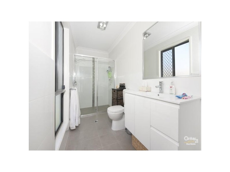 11 Winchester Crescent, Pimpama QLD 4209