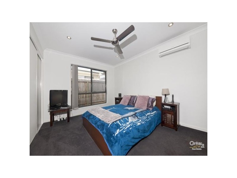 11 Winchester Crescent, Pimpama QLD 4209