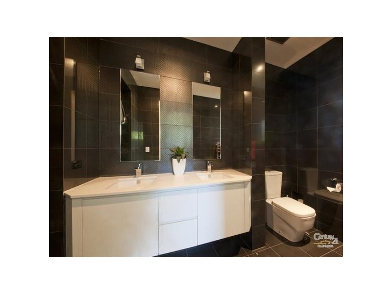 1/20 Nobby Parade, Miami QLD 4220