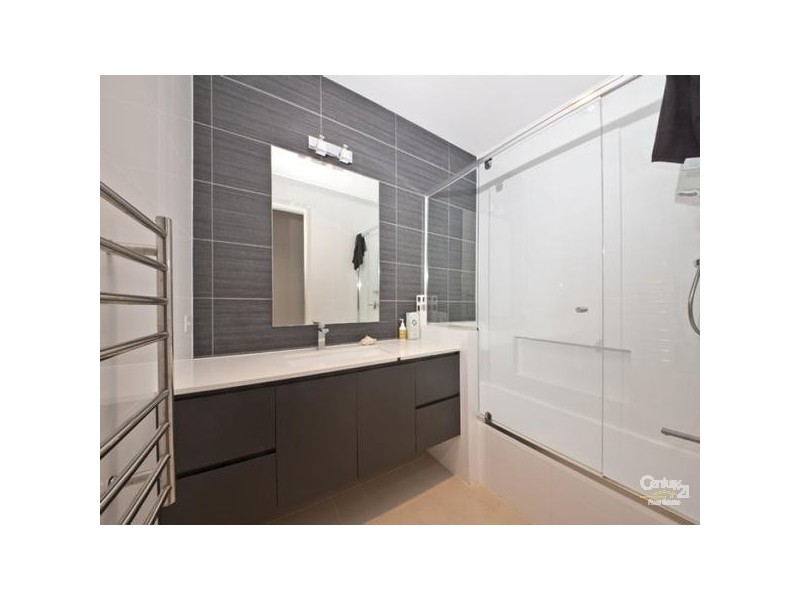 1/20 Nobby Parade, Miami QLD 4220